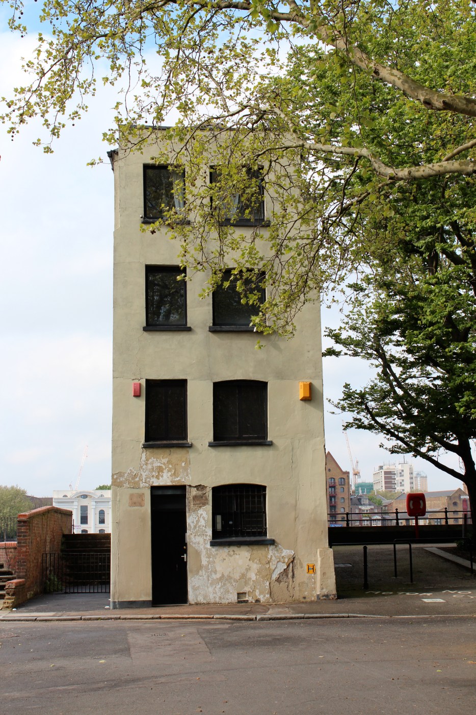 Row House Rotherhithe The Leaning Tower of Rotherhithe | thelondonphile